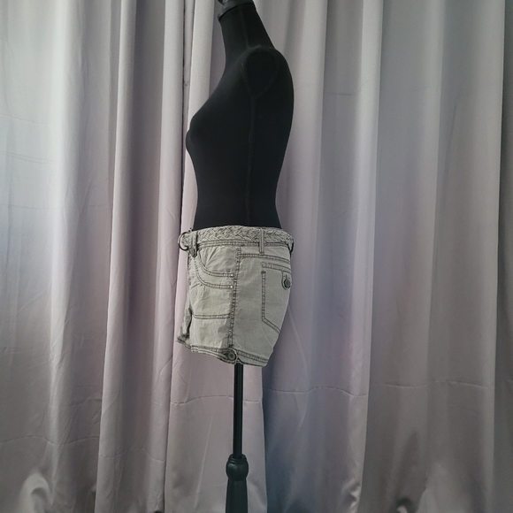 Shorts - Picture 2 of 6